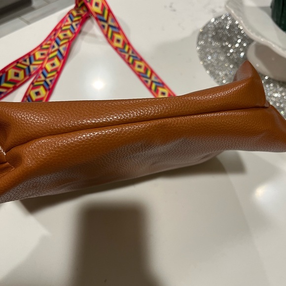 Cute Crossbody! - Picture 5 of 12